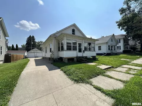 815 14th Ave S, Clinton, IA 52732
