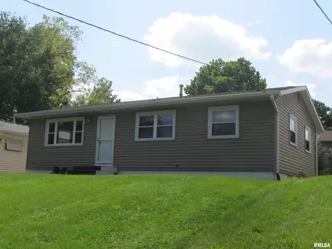 616 28th St, Bettendorf, IA 52722