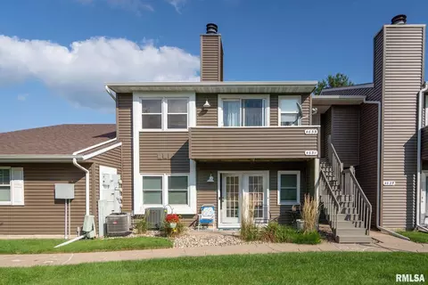 4633 Crow Creek Ct, Bettendorf, IA 52722