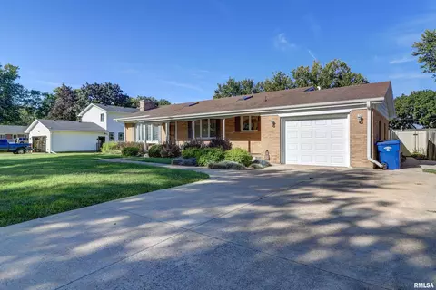 728 Mill Creek Ln, Clinton, IA 52732