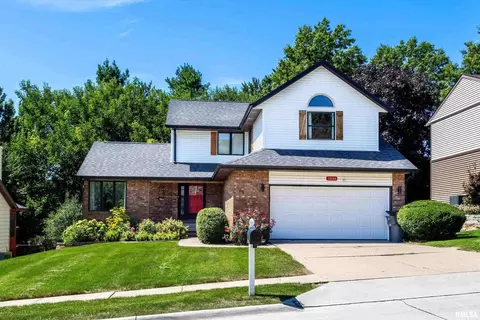 3860 Asbury St, Bettendorf, IA 52722