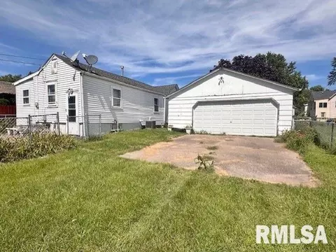 1621 W 2nd St, Davenport, IA 52802