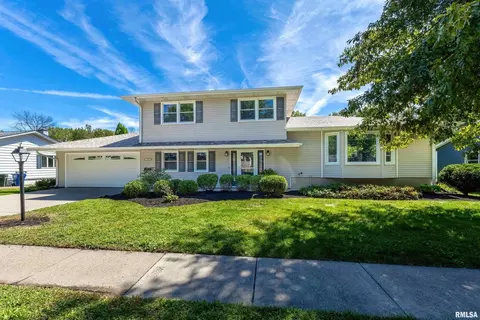 2829 Fairhaven Rd, Davenport, IA 52803