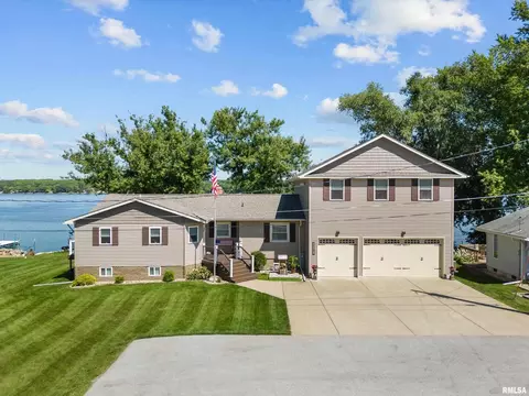 22615 Great River Rd, Le Claire, IA 52753