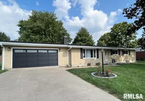 227 N Warsaw St, Ursa, IL 62376
