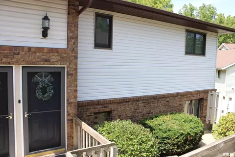 8504 Ridgewood Rd #502, Rock Island, IL 61201
