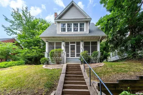 136 Fernwood Ave, Davenport, IA 52803