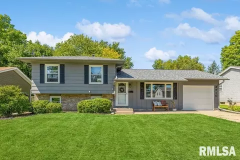 3710 Greenbrier Dr, Bettendorf, IA 52722