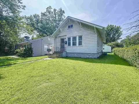 426 10th St, Silvis, IL 61282 photo 2