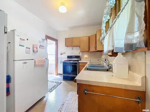 426 10th St, Silvis, IL 61282 photo 9