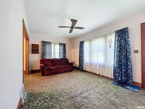 426 10th St, Silvis, IL 61282 photo 5