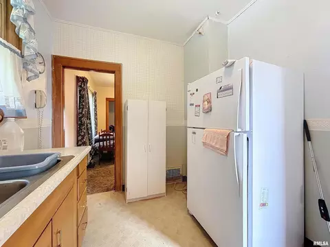 426 10th St, Silvis, IL 61282 photo 11