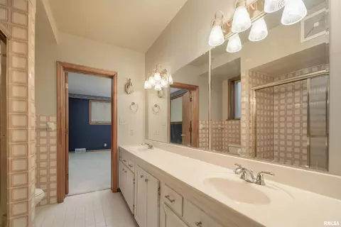 2304 14th Ave, Moline, IL 61265 photo 24