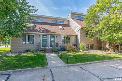 2112 35th St #2, Rock Island, IL 61201
