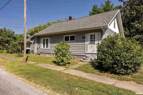 216 Iowa St, Cambria, IL 62915