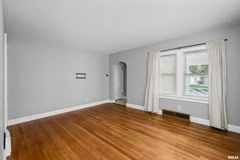1851 34th St, Moline, IL 61265 photo 9