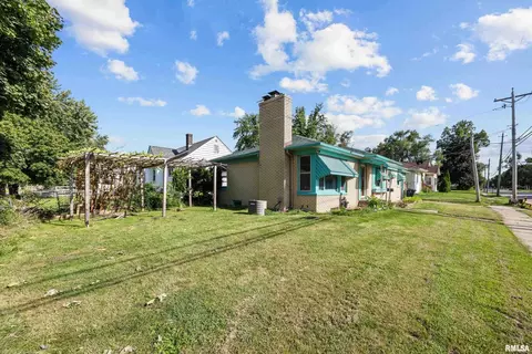 2103 9th St, Rock Island, IL 61201