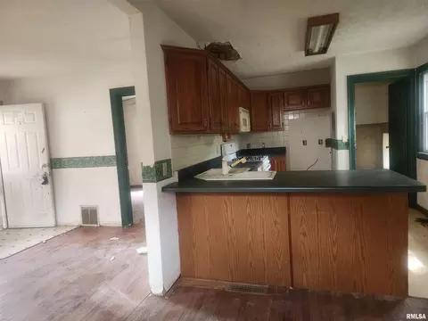 3009 44th St, Moline, IL 61265 photo 6