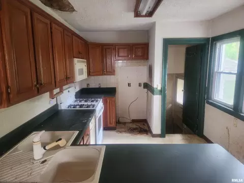 3009 44th St, Moline, IL 61265 photo 7