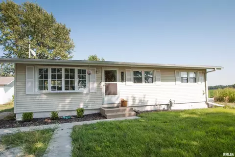 2008 15th St, Viola, IL 61486