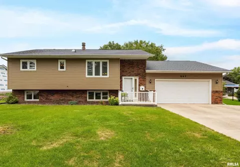 507 E Locust St, Geneseo, IL 61254