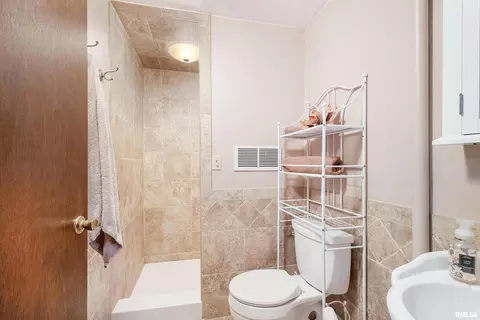 507 E Locust St, Geneseo, IL 61254 photo 24