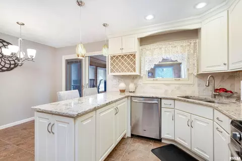 507 E Locust St, Geneseo, IL 61254 photo 8