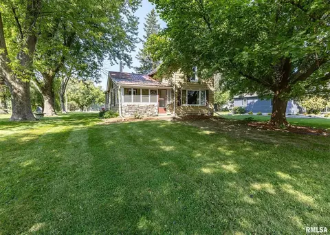 2196 379th Ave, Clinton, IA 52732