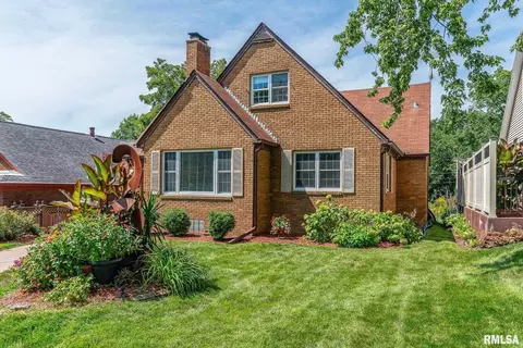 2310 Armil Pl, Davenport, IA 52804