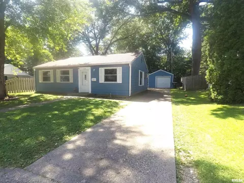 1109 38th Street Ct, Moline, IL 61265