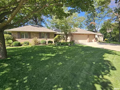 82 Cedar Ct, Geneseo, IL 61254