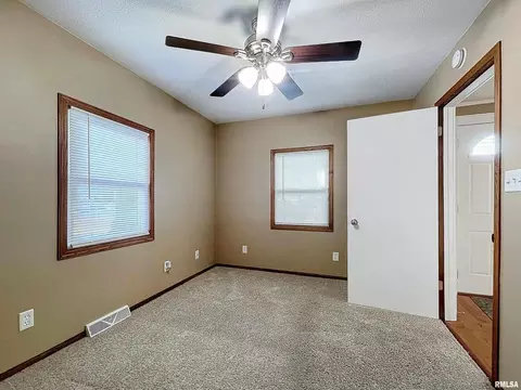 132 E 3rd St, Coal Valley, IL 61240 photo 16