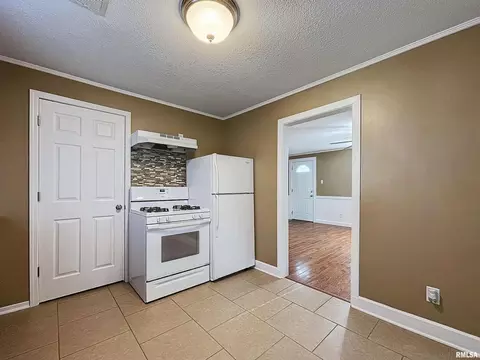 132 E 3rd St, Coal Valley, IL 61240 photo 9