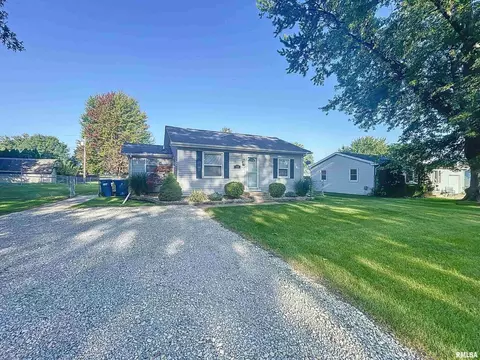 132 E 3rd St, Coal Valley, IL 61240 photo 2