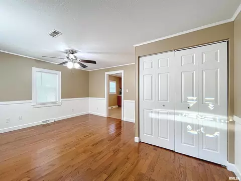 132 E 3rd St, Coal Valley, IL 61240 photo 5