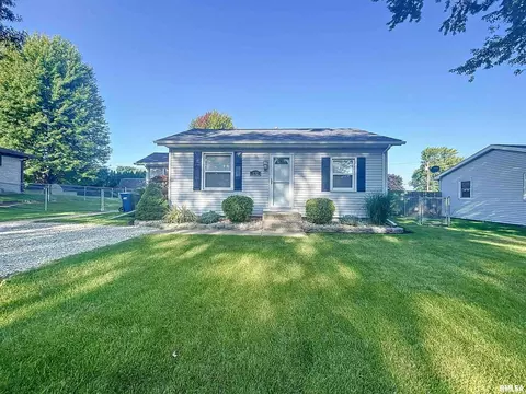 132 E 3rd St, Coal Valley, IL 61240