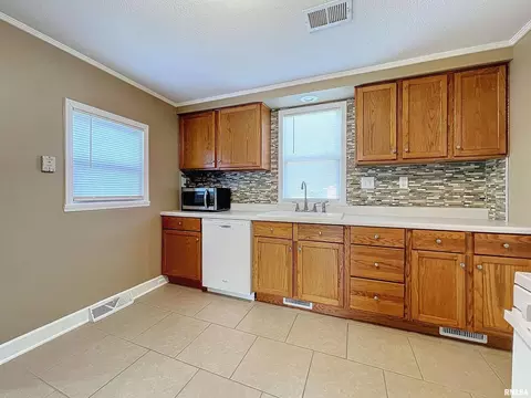 132 E 3rd St, Coal Valley, IL 61240 photo 8