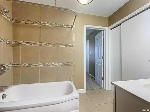 132 E 3rd St, Coal Valley, IL 61240 photo 12
