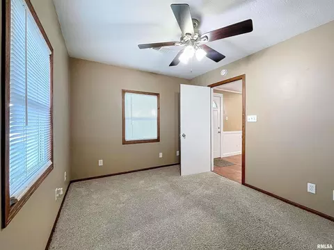 132 E 3rd St, Coal Valley, IL 61240 photo 15