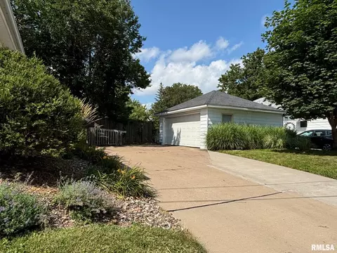2640 16th St, Moline, IL 61265 photo 2