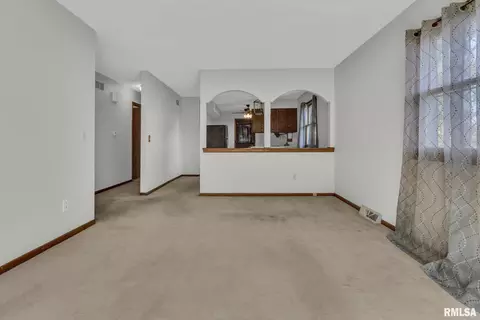 218 17th St, Silvis, IL 61282 photo 10