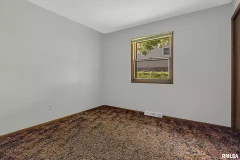 218 17th St, Silvis, IL 61282 photo 13