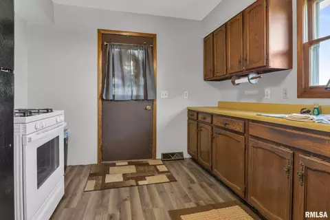 218 17th St, Silvis, IL 61282 photo 5