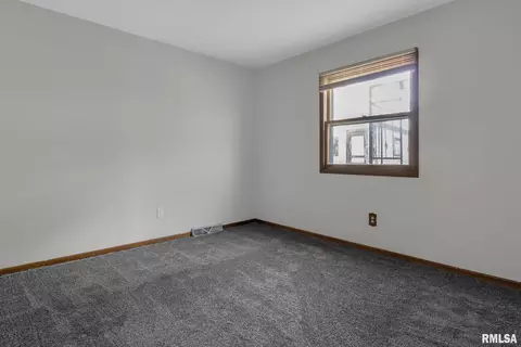 218 17th St, Silvis, IL 61282 photo 12