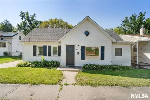 2323 E Pleasant St, Davenport, IA 52803