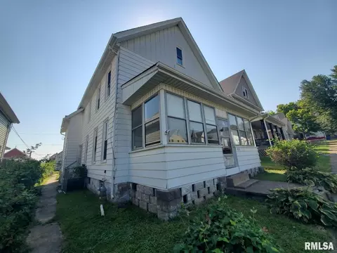 410 9th St, Moline, IL 61265