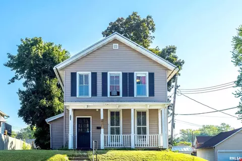 811 Cedar St, Muscatine, IA 52761