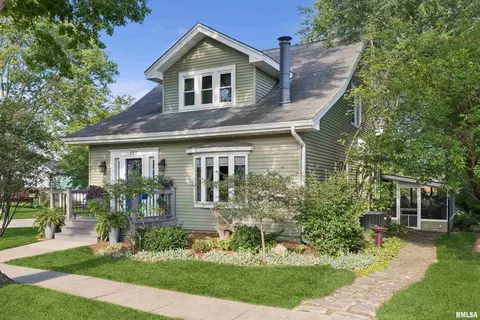 310 Hall Ave, Lowden, IA 52255