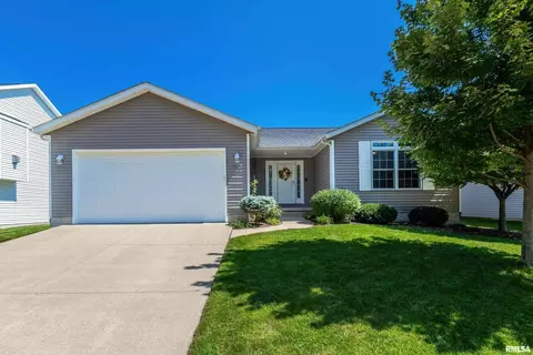6813 Silver Creek Dr, Davenport, IA 52806