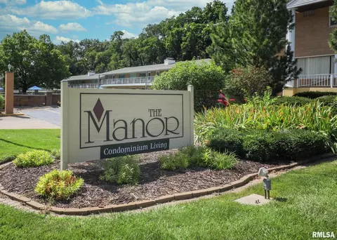 1104 Kimberly Rd #504, Bettendorf, IA 52722
